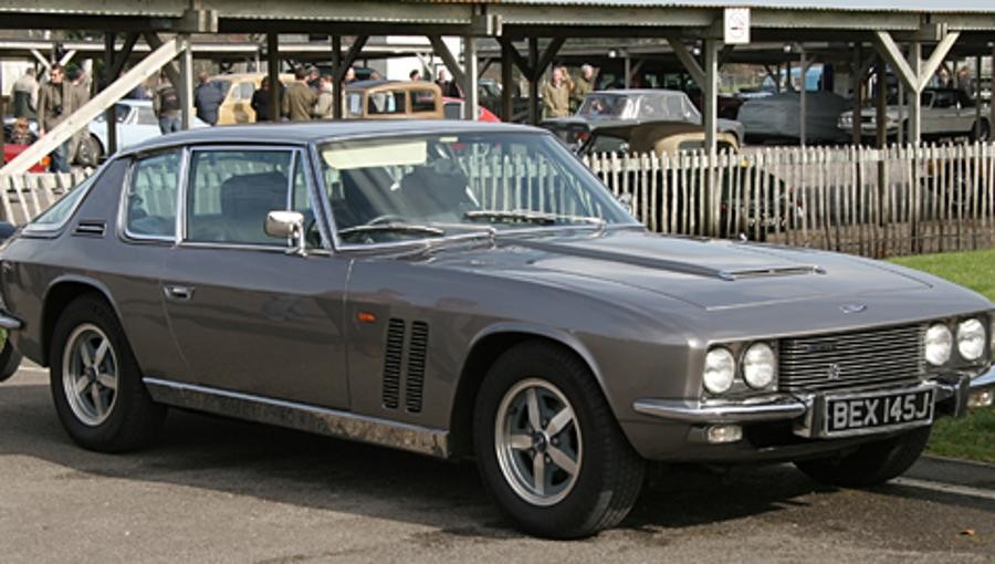 Eine weitere Sicherheitsinnovation kam 1966 im britischen "Jensen FF" auf den Markt. Es war das erste Serienauto mit Antiblockiersystem. Dieses verhindert das Blockieren der Räder beim Bremsen, verbessert dadurch die Lenkbarkeit und verkürzt den Bremsweg.