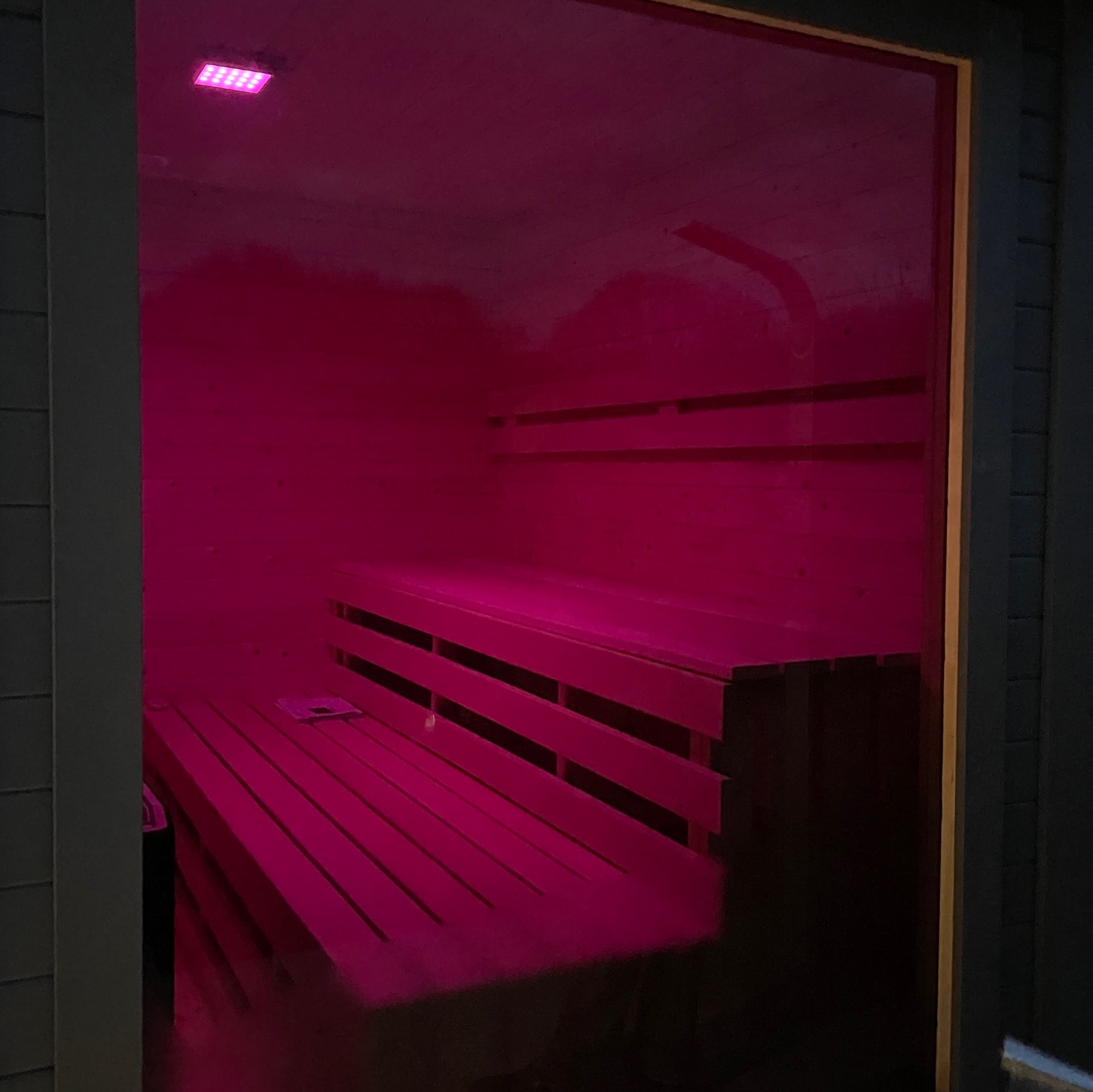 Sauna nach Maß Innenansicht bei Nacht