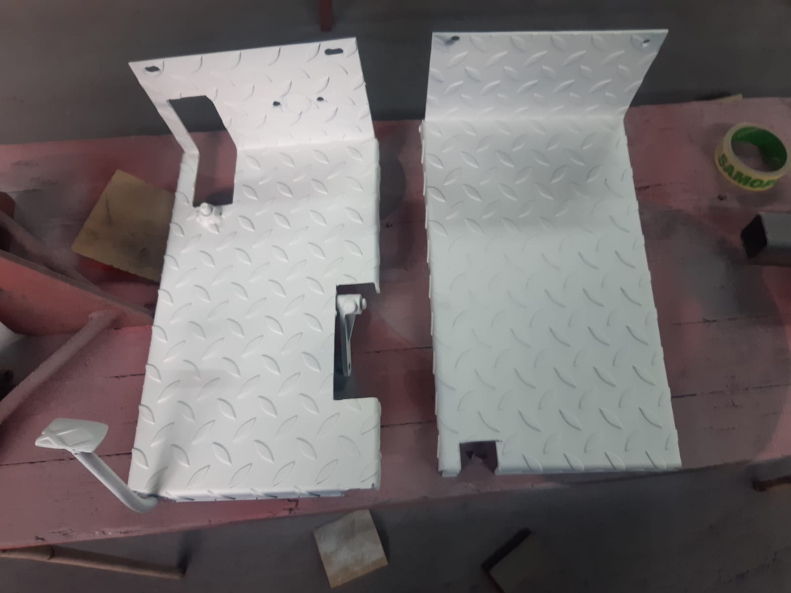 Neue Trittbretter beidseitig