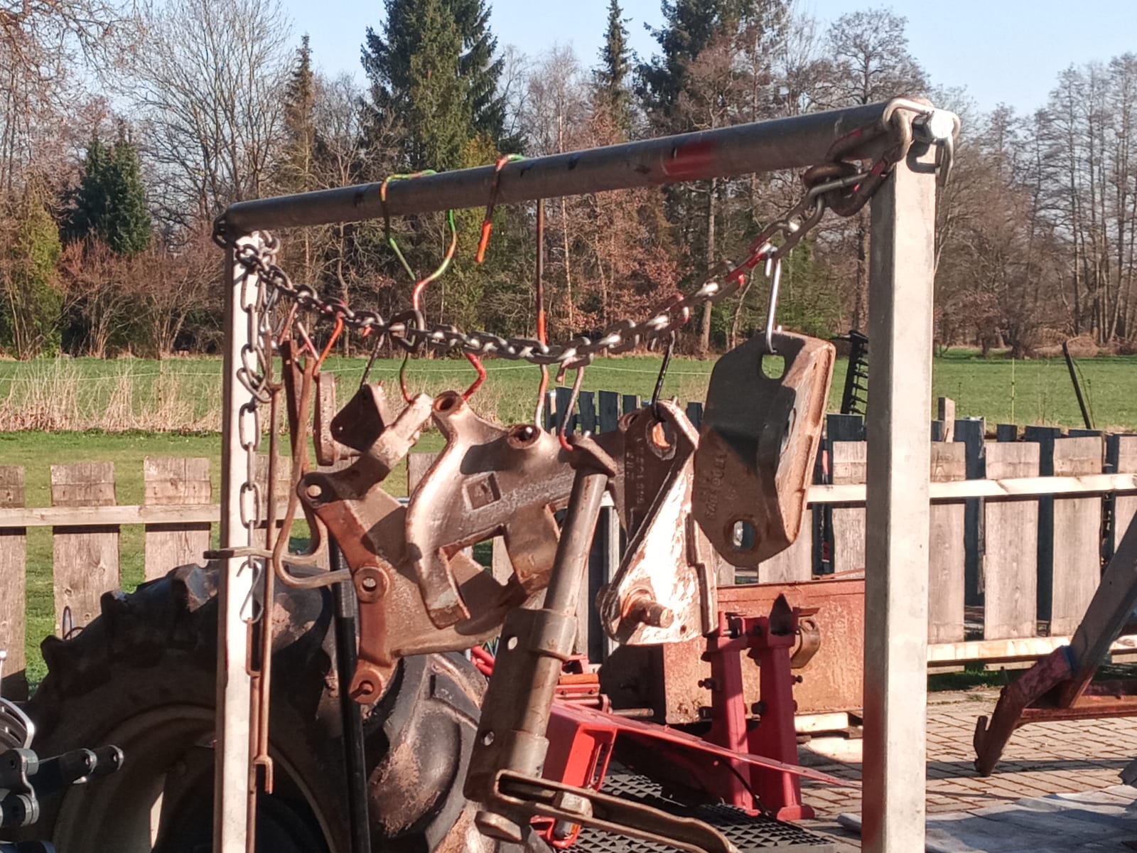 Alle Teile gereinigt, geschliffen und grundiert.