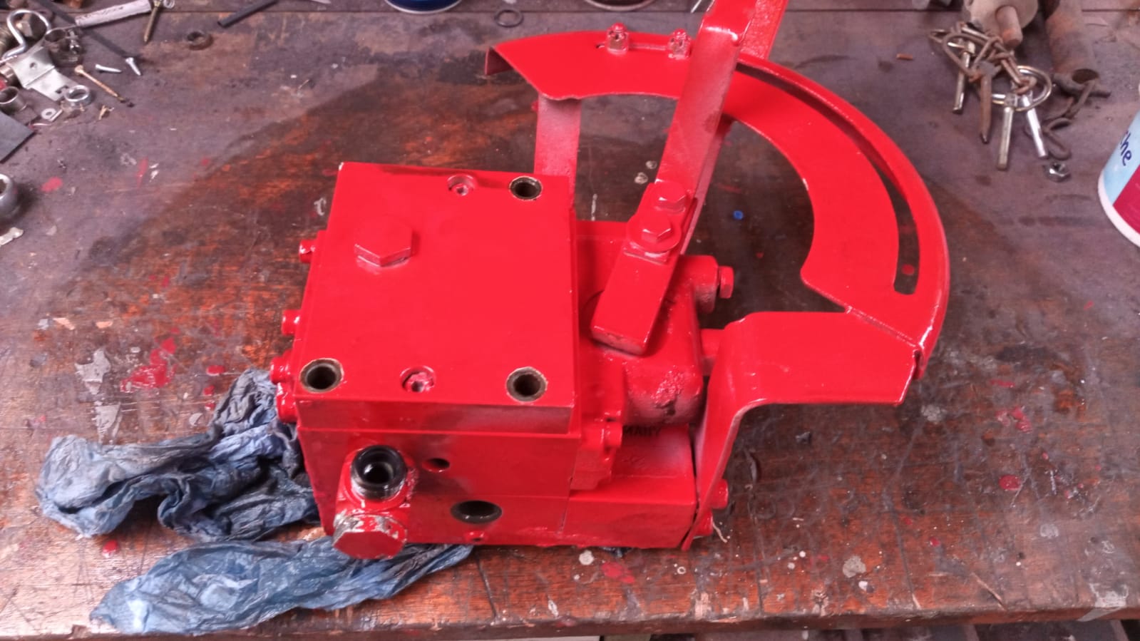 Immer wieder wurde mir bestätigt, ja die Hydraulik wurde überarbeitet, gehört ein funktionierendes Steuergerät nicht dazu?