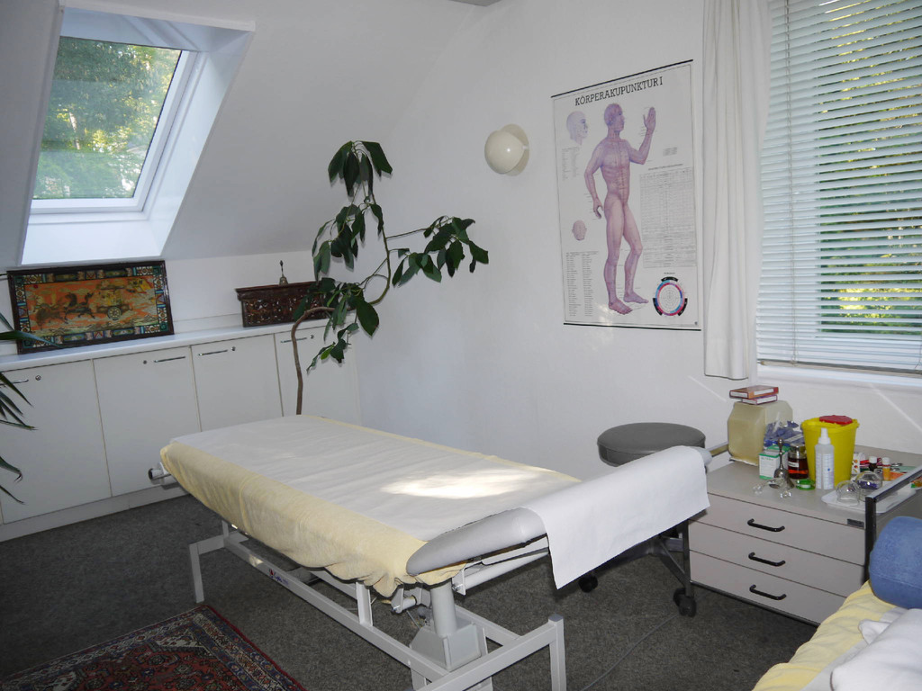 Behandlungszimmer Akupunktur und Chirotherapie