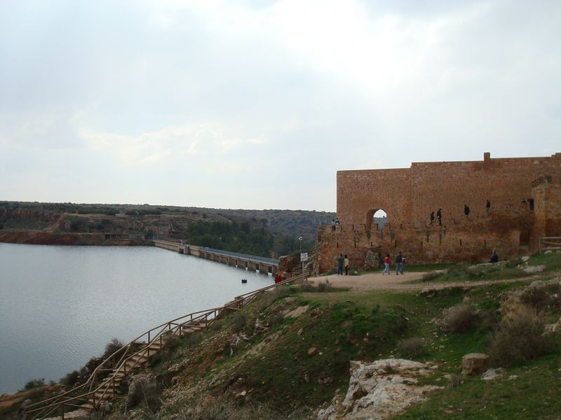 Castillo y pantano de Peñarroya