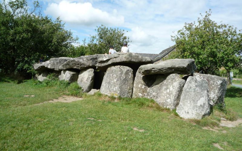 Allée couverte du Mougau - Crédit : Roscoff Tourisme