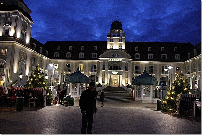 Kurhaus Binz am Abend