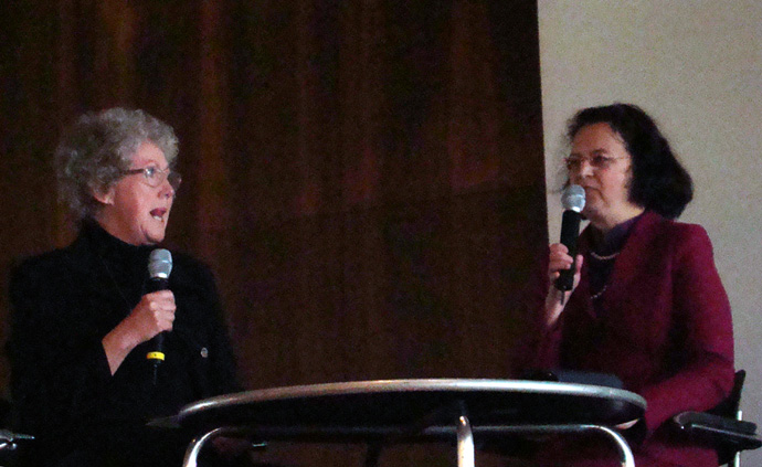 Mit Catarina Ligendza im Foyer der Deutschen Oper Berlin (17.10.2010)