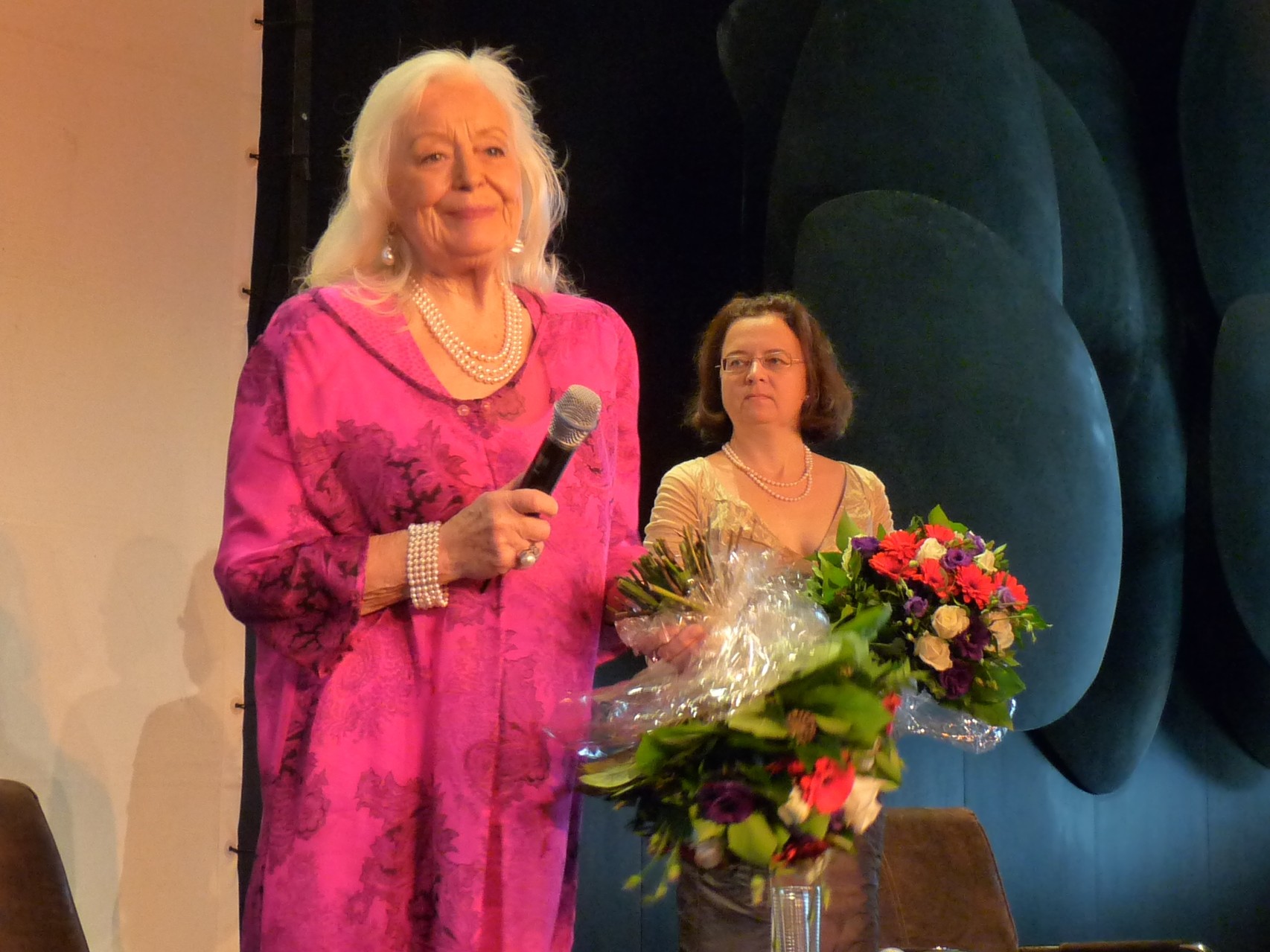 Künstlergespräch mit Dame Gwyneth Jones in der DOB (28.11.2010)