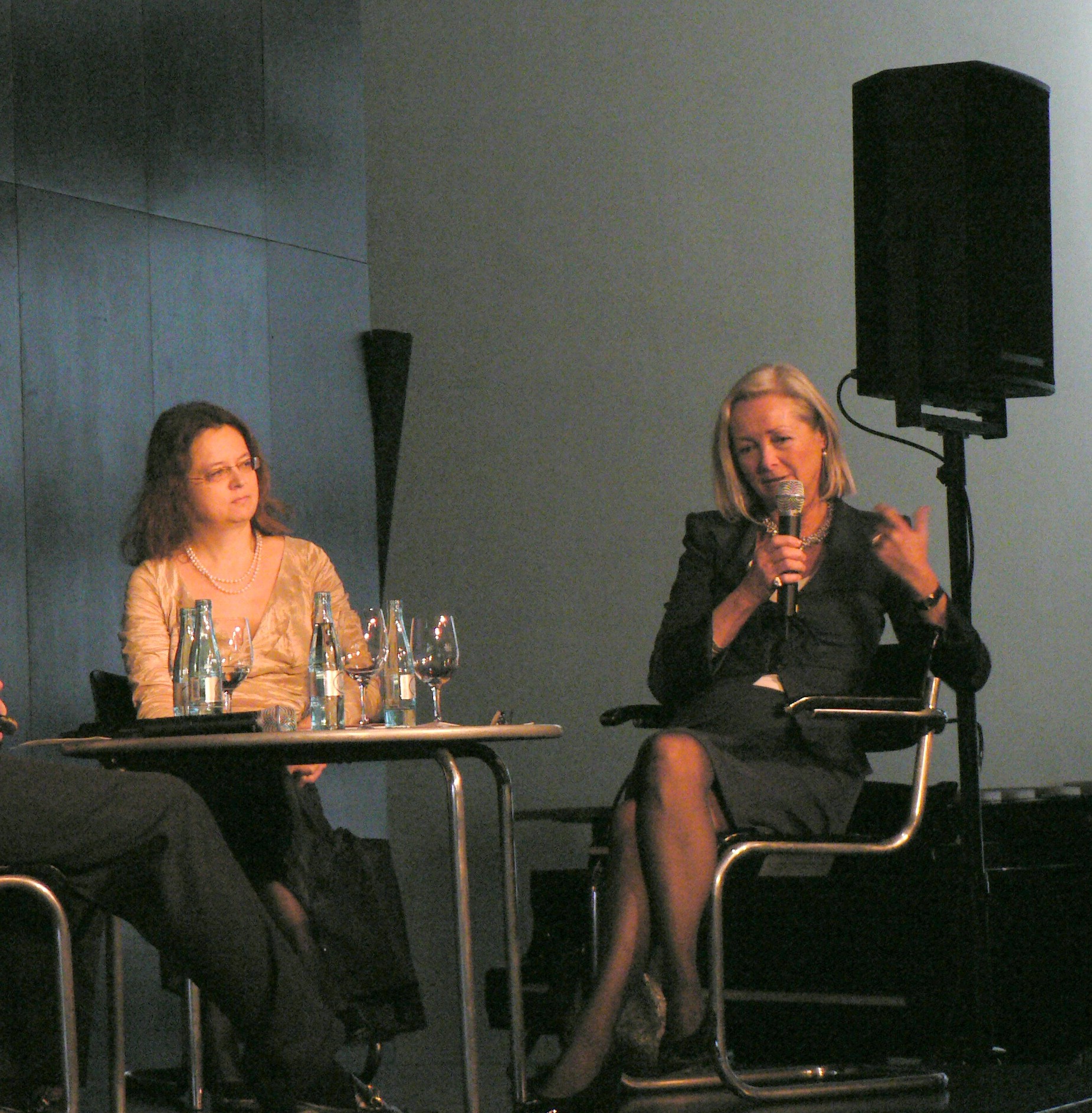 Buchpremiere Schwarzkopf im Foyer der DOB 17.12.2007 (mit Annemarie Schindler)