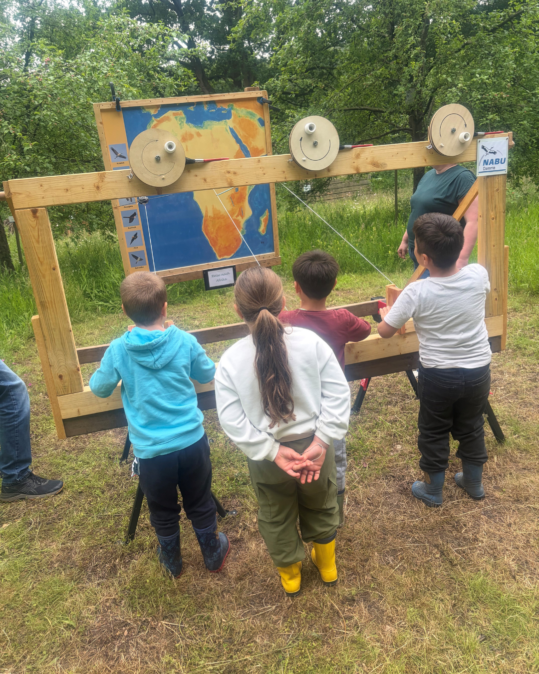 Vorschulkinder des St. Katharina Kindergartens zu Gast auf der Naturerlebniswiese