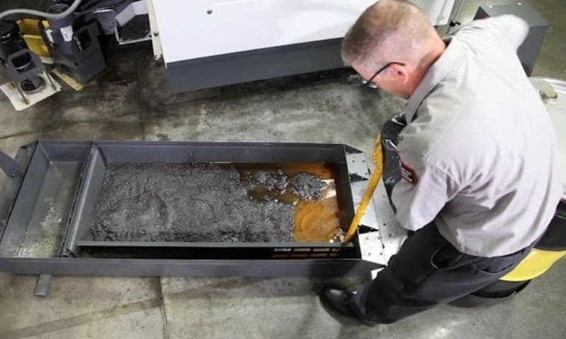 Dầu CNC bị lẫn tạp chất phải làm sao?