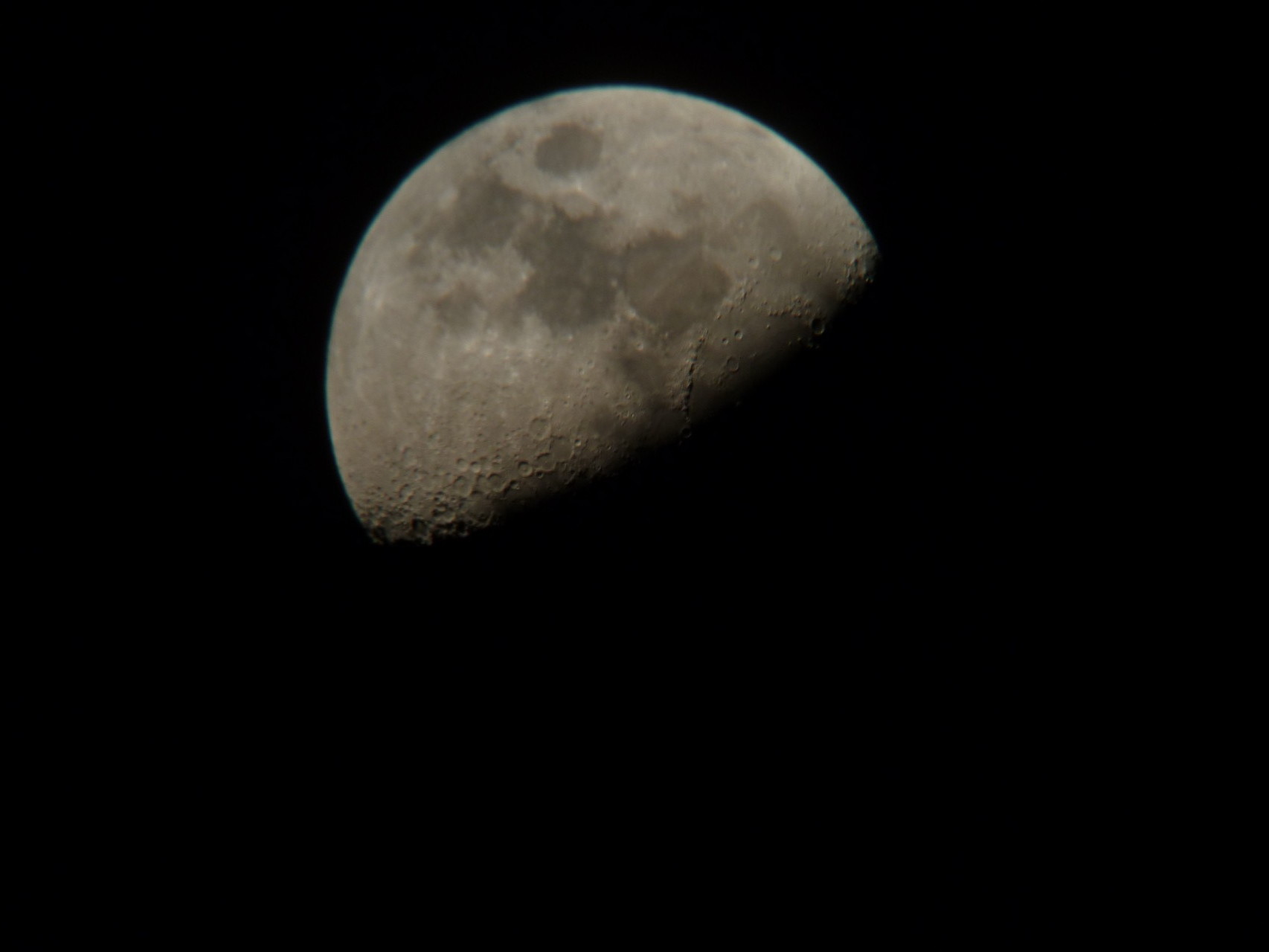 Lune prise à main levée avec APN à l'oculaire - 9 mars 2014