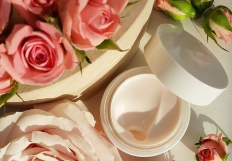 Soin visage anti-rides à la Rose 