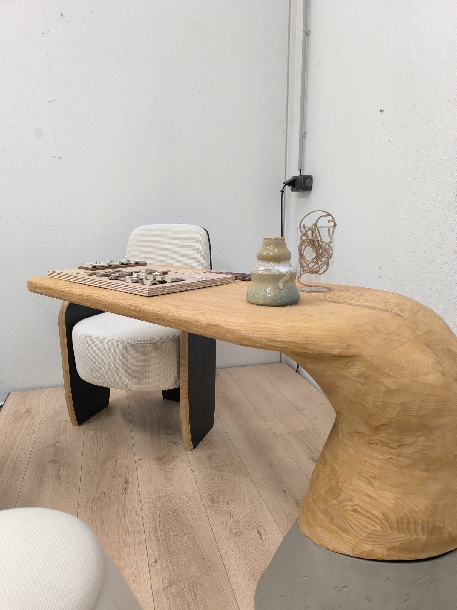Mobilier présent dans le showroom fabriqué par les artisants d'art