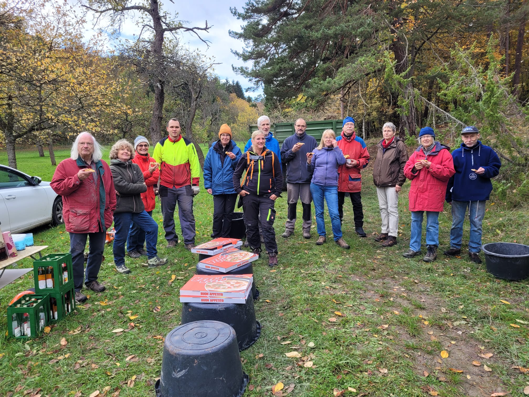 Ein (unvollständiges) Gruppenbild beim Mittagessen - mehrere Aktive mussten bereits zuvor den Rücktritt antreten. Copyright: Dr. Wolfgang Kuhn.
