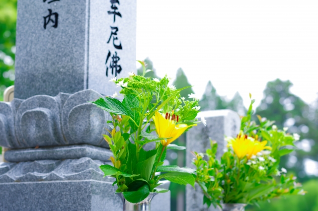 遺骨・位牌・お墓は相続財産か
