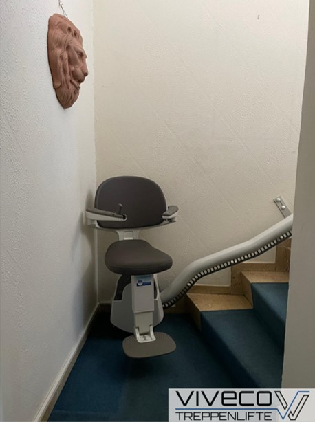 Treppenlift besonders schmal