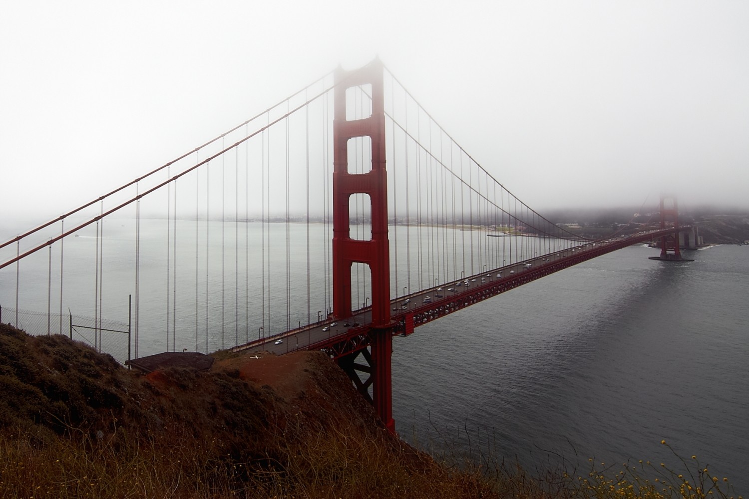 Ebenfalls in "Der unsichtbare Gegner" bestaunen Mr Peck und die drei ??? die Bucht von San Francisco mit der Golden Gate Bridge...