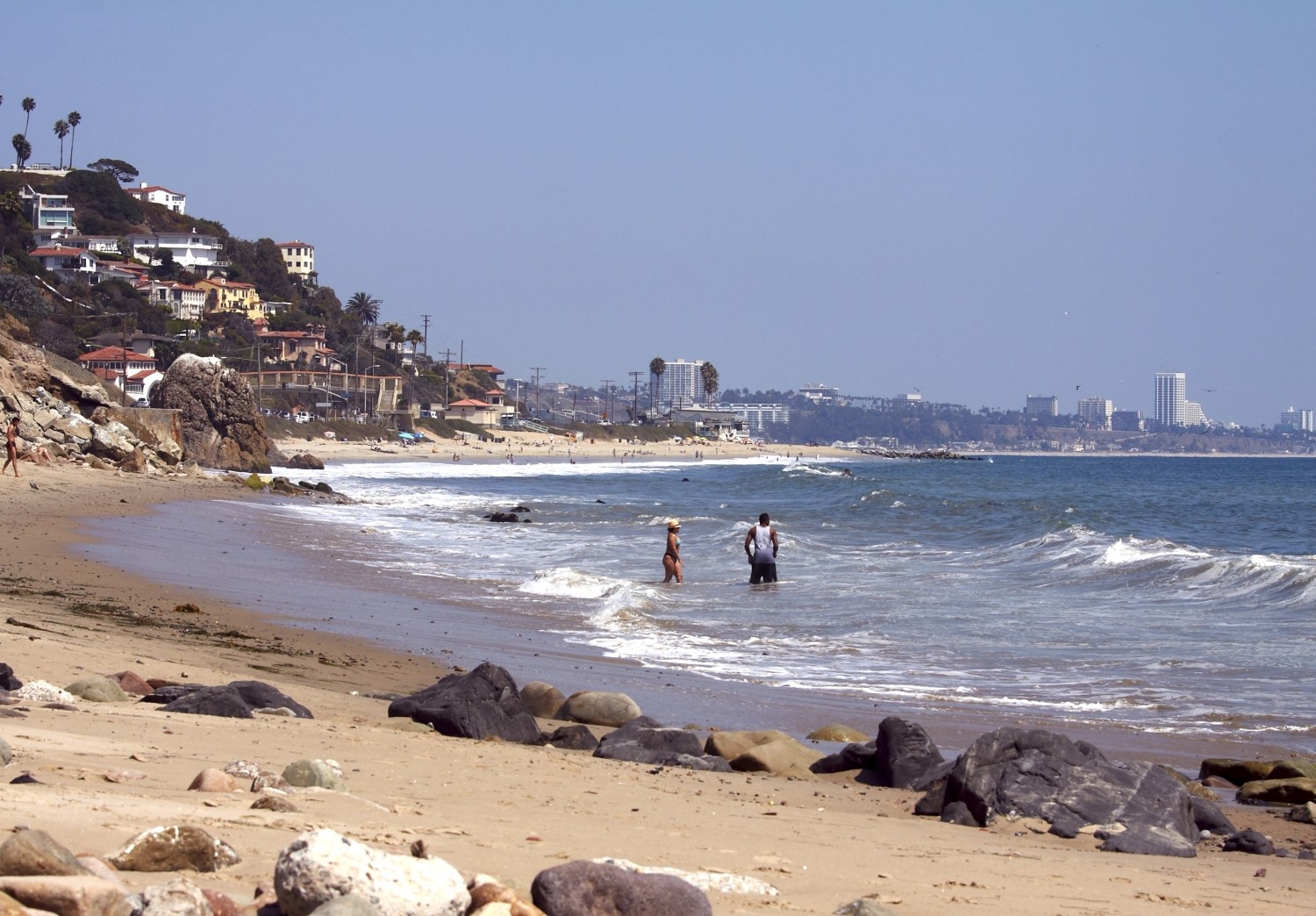 Wobei der felsige Strand zwischen Malibu und Santa Monica dem Namen "Rocky Beach" alle Ehre machen würde. 