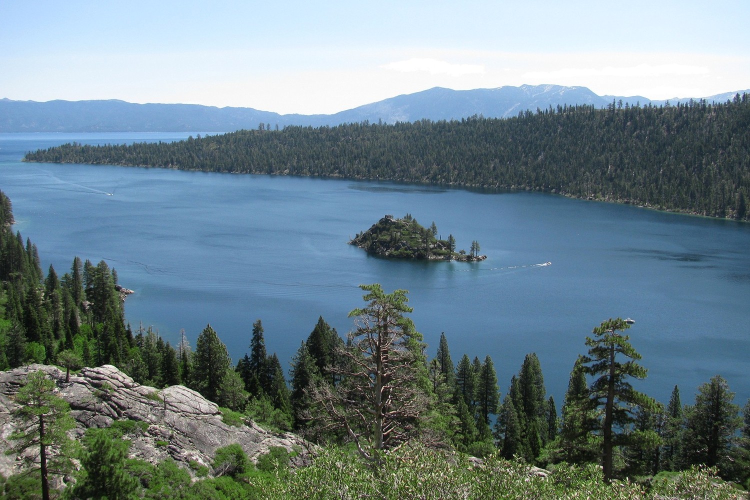 Die gesamte Folge "Geisterstadt" spielt am und um den Lake Tahoe. Die titelgebende Geisterstadt Virginia City befindet sich im unmittelbarer Nähe. 