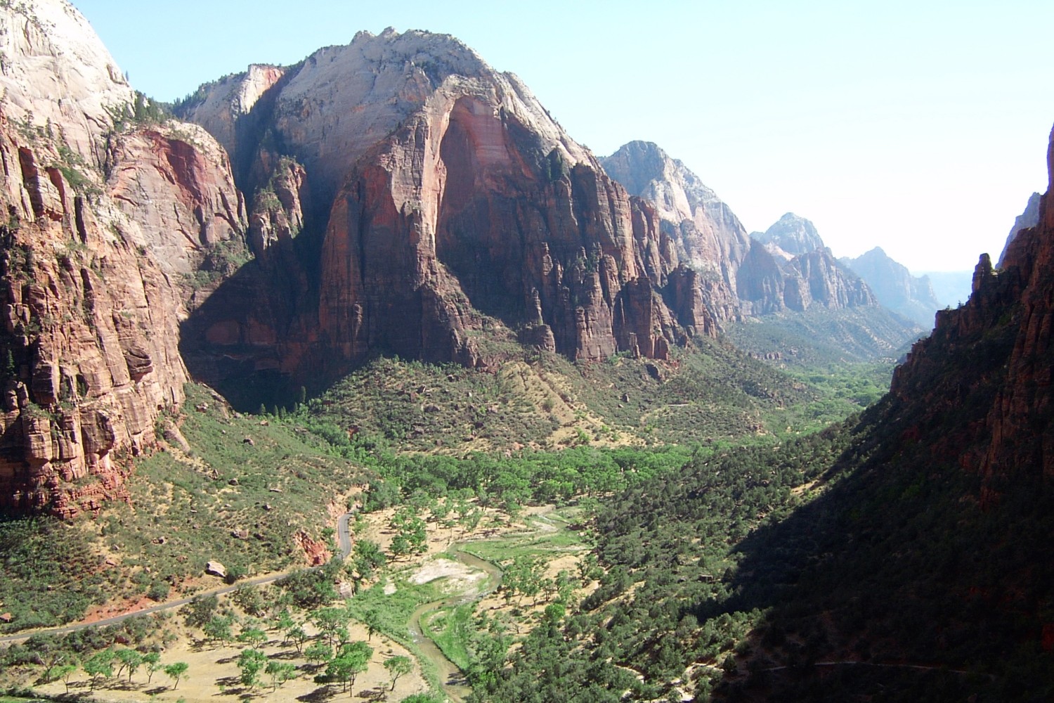 In der Folge "Geister-Canyon" kommen die drei ??? während ihres Road-Trips u.a. in den Zion Nationalpark