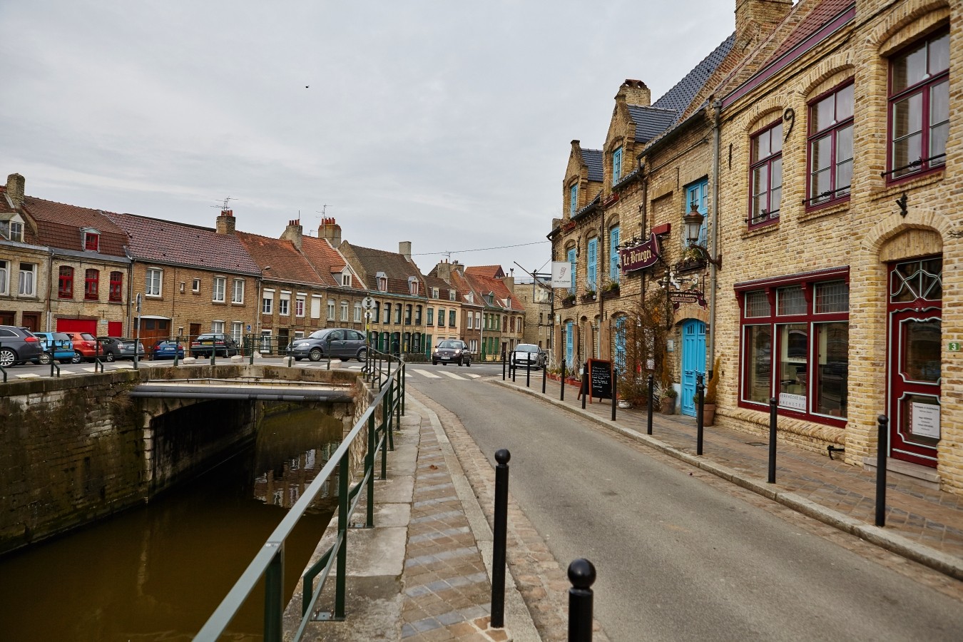 Dieses Foto aus der  Place du Marché aux Fromages zeigt die Perspektive der letzten Szene im Film, wo Philippe mit seiner Familie die Stadt verlässt.
