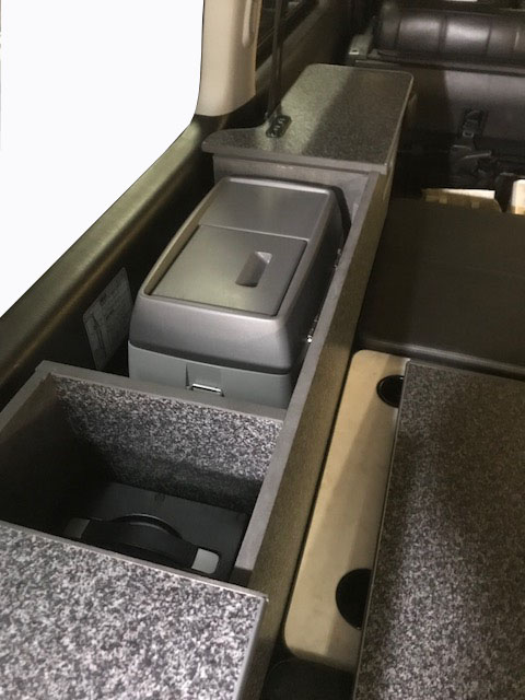 ハイエースで車中泊・クルマ旅が楽しむことができるのライトキャンパープレミアムのフラットタイプです