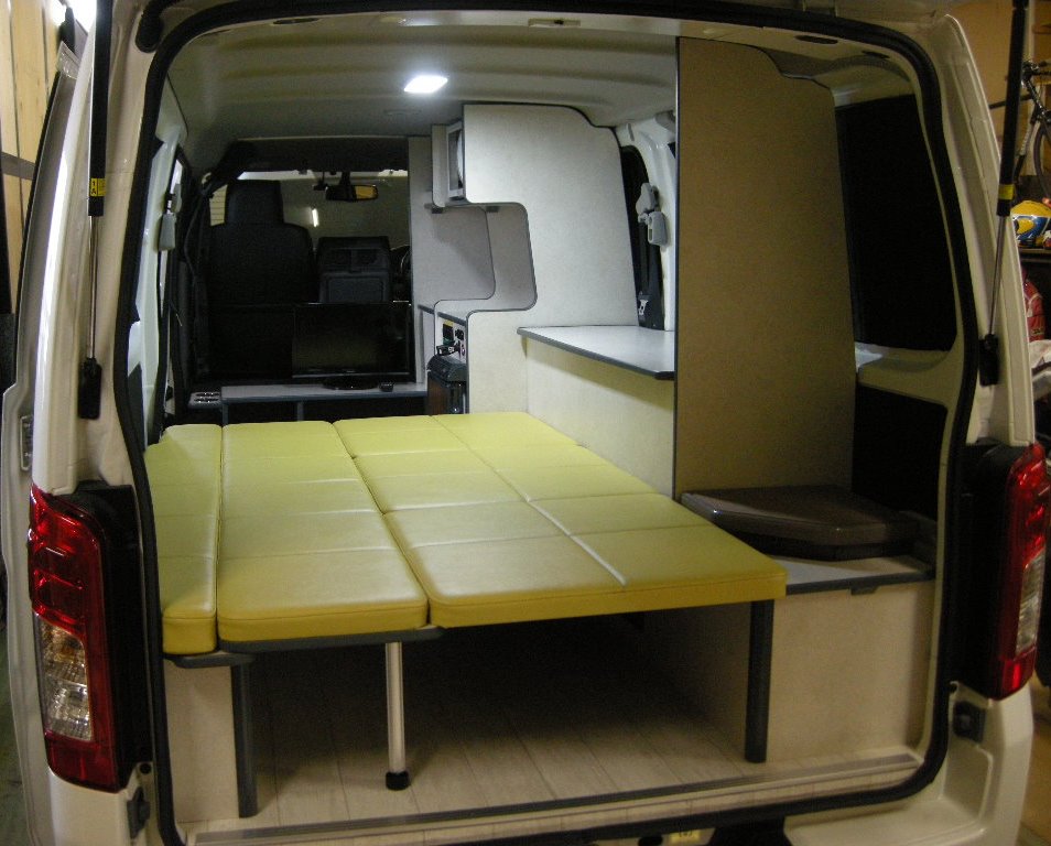 Nv350キャラバン 仕切り壁でキャンパー仕様 ハイエース Nv350キャラバン トランポ専門店