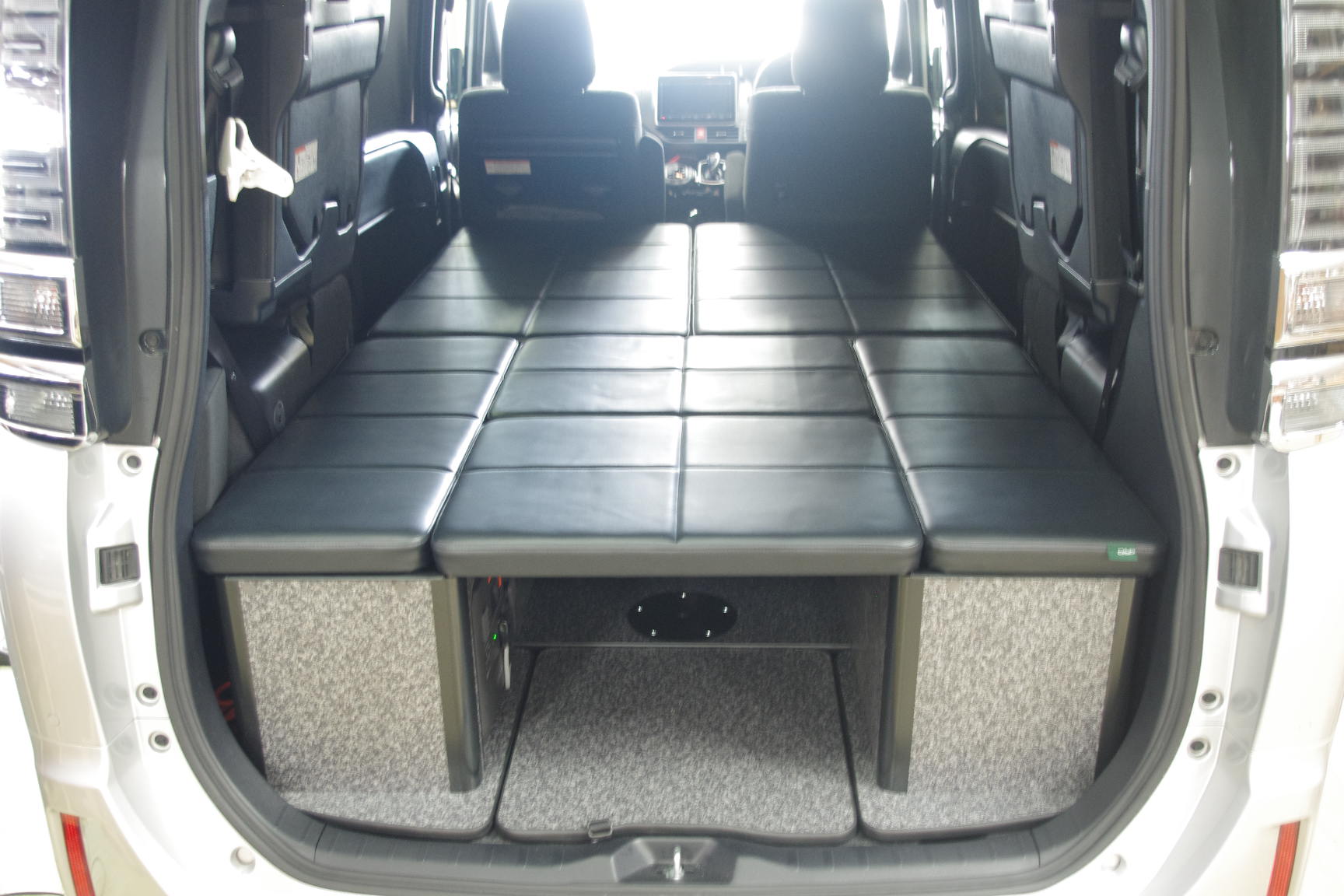 VOXY/NOAH－ベッドキットなら人気のライトキャンパー キット