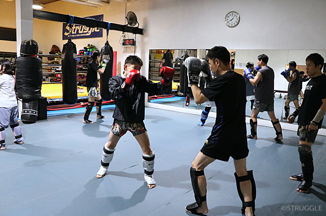 前に出て攻撃、下がって攻撃