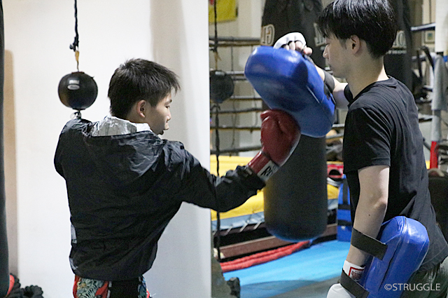 かっこいいパンチとキック