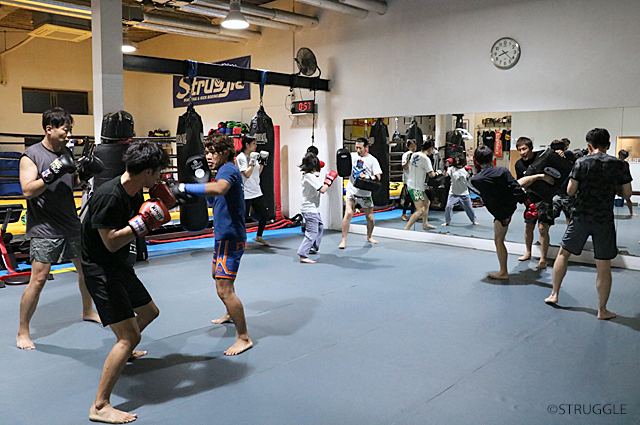 基本の初期動作とパンチからのコンビネーション