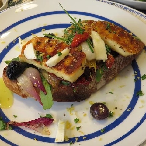TARTINE PROVENÇALE AU HALLOUMI, fromage de Chypre