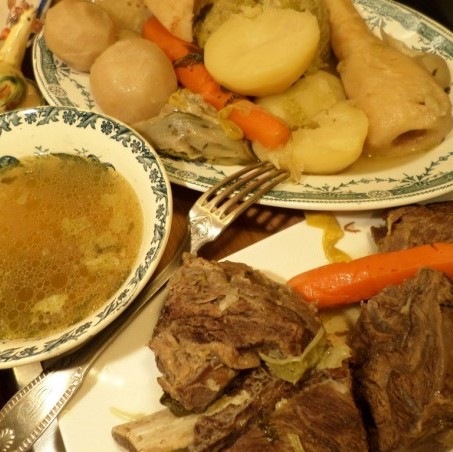 Pot-au-Feu  délicieux à l'ancienne Grand-Mère "Mère Mitraille"