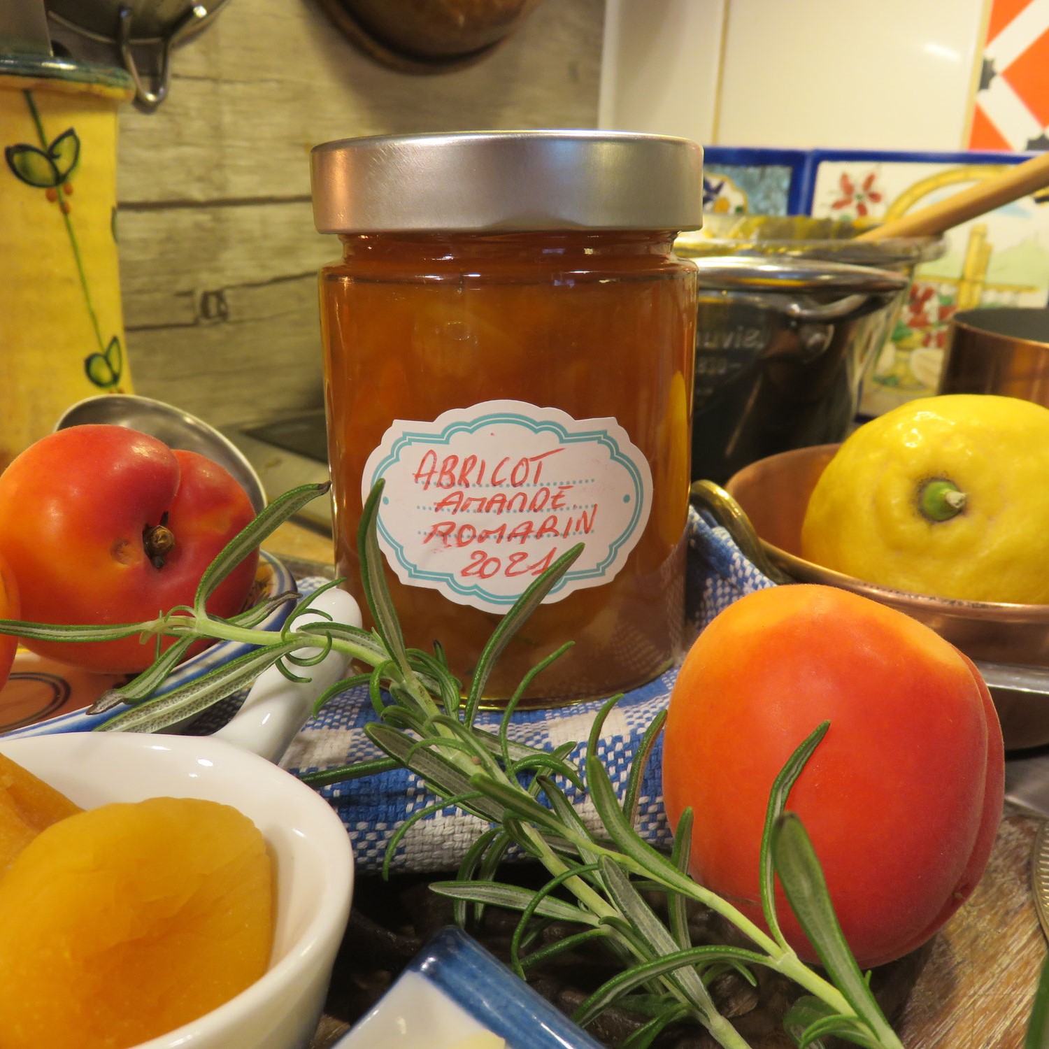 CONFITURE AUX 2 ABRICOTS Amandes Romarin Mère Mitraille