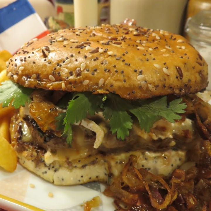 BURGER NORMAND de la Mère Mitraille, gourmand et généreux