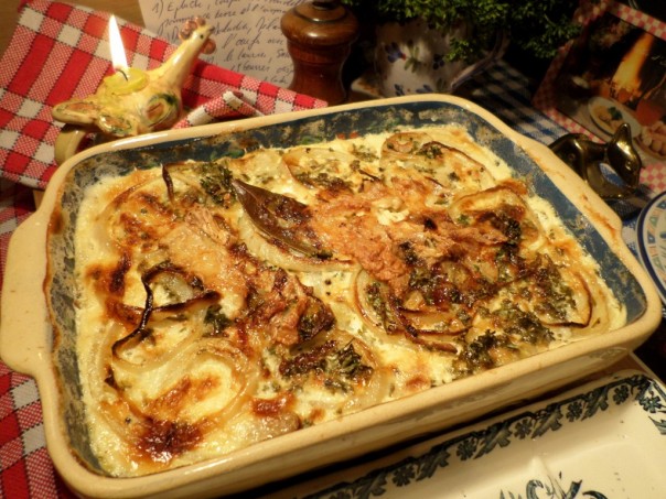 Canal Gourmandises - Gratin de Pommes de Terre à la Normande Mère Mitraille. Sans viande.