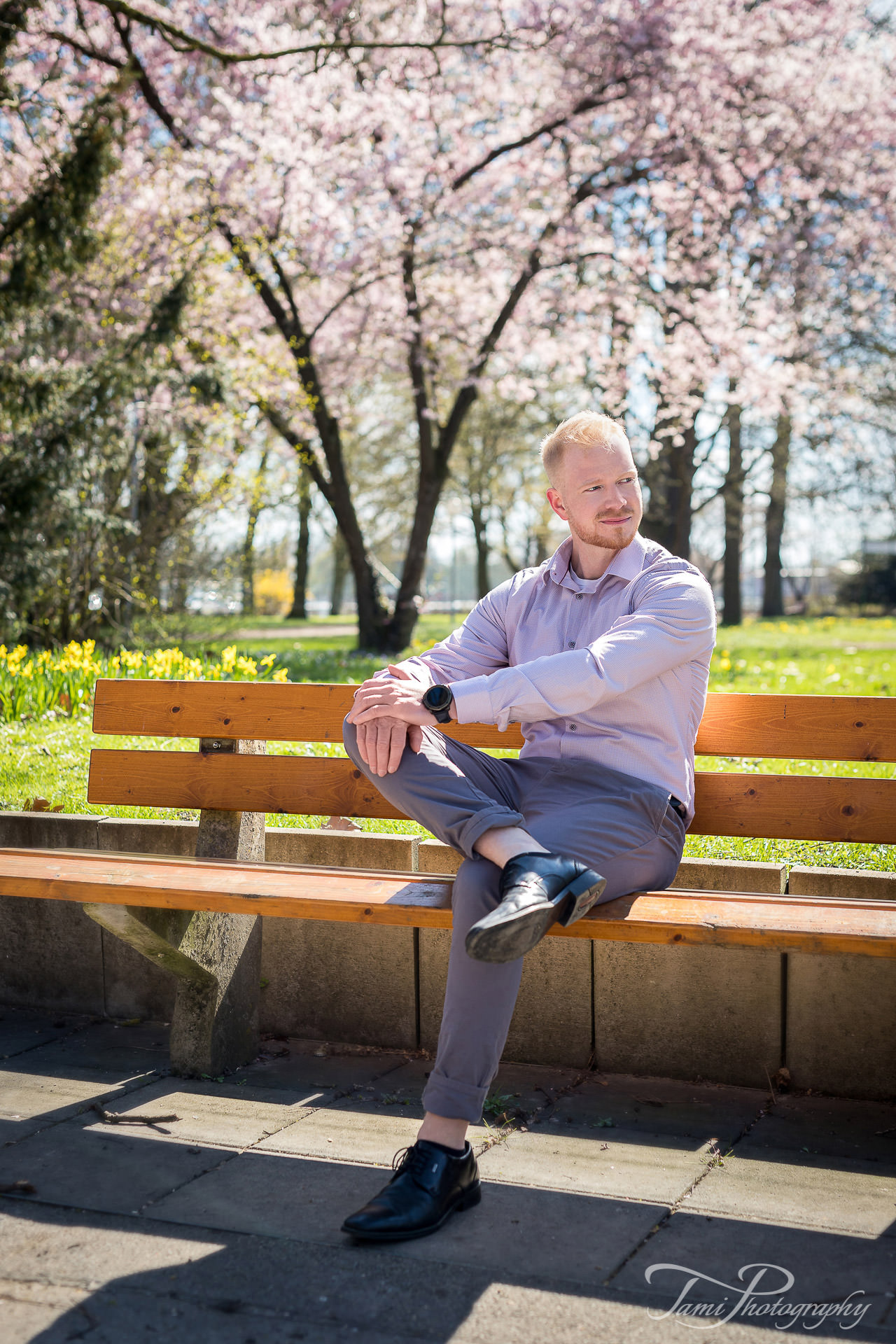 Outdoor Dating Fotoshooting in der Friedrichsau, Ulm – natürliches Licht, professionelles Portrait für Social Media und Dating-Profile