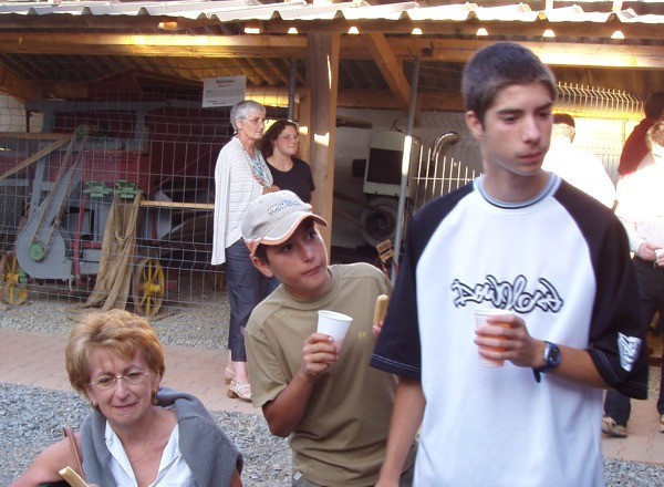 Les amis du musée à l'inauguration