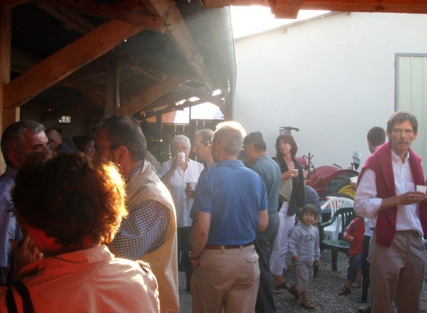 Les amis du musée à l'inauguration