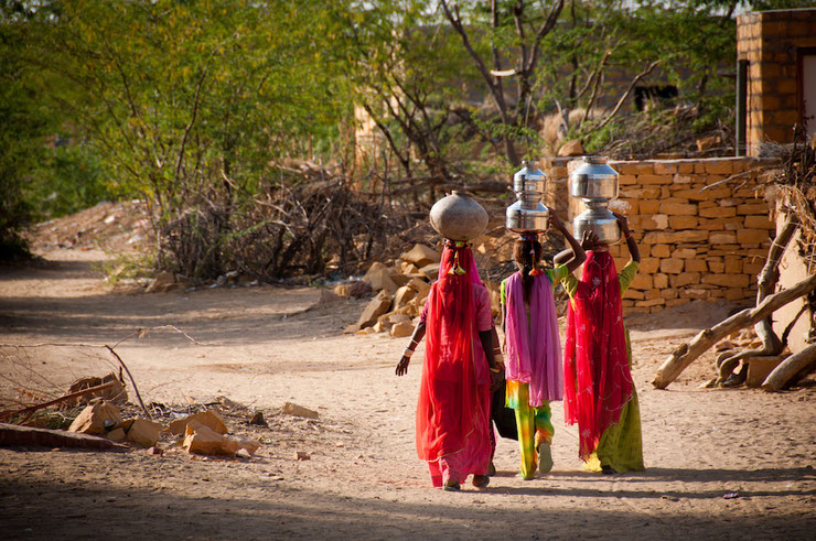 Indiennes. L'association humanitaire Gurukul leur offre une formation professionnelle en couture. Le but est de leur donner un revenu et d'empêcher un mariage arrangé précoce.