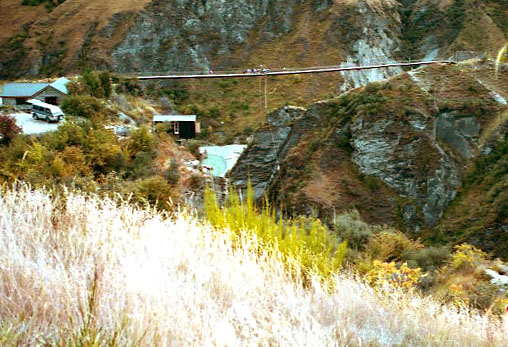 Bungy-Jumping auf der 102 m hohen Pipeline Bridge