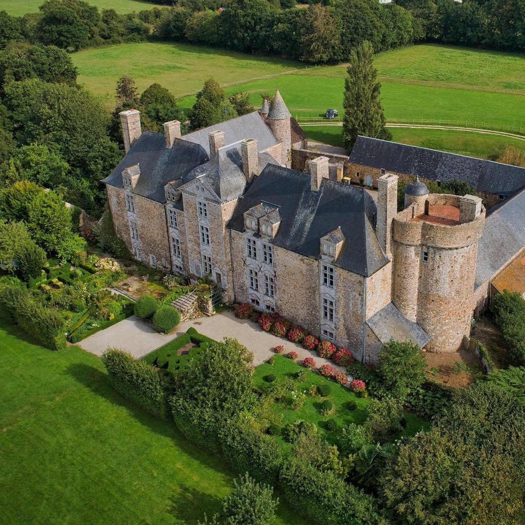Château de Crosville sur Douve Le