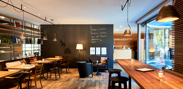 Herman S Wohnzimmer Yoganacht Zurich