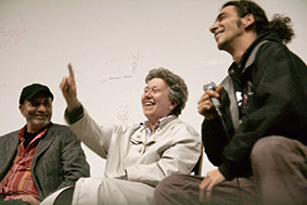 Ute Bock mit Houchang Allahyari und dessen Sohn Tom-Dariush bei der Vorpremiere des Films Bock for President (2009) Foto: Manfred Werner - Tsui Wikipedia