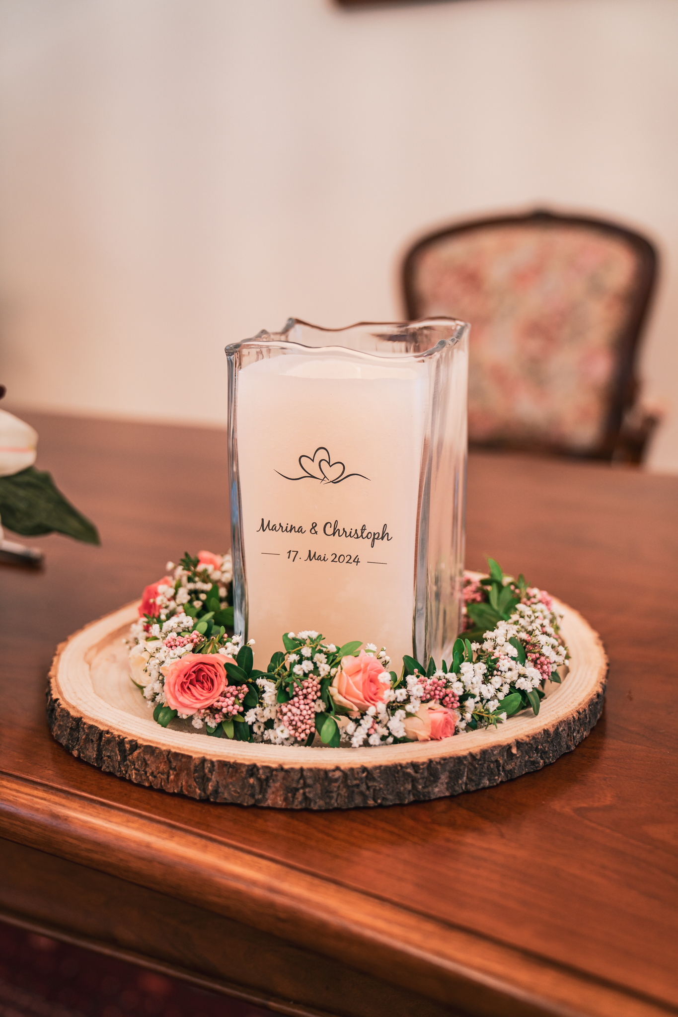 Sehr geehrter Herr Labacher, herzlichen Dank nochmals für die rasche Lieferung - wir haben uns sehr über die Kerze gefreut! Mit freundlichen Grüßen, Marina und Christoph M.