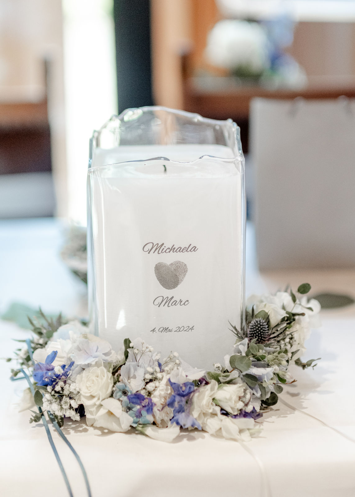 Hallo, danke für die tolle Kerze. Sie steht nun bei uns im Wohnzimmer und erinnert uns immer an unsere schöne Hochzeit. LG Marc und Michi PS: Fotografie & Grafik - Jochen Lorenz Photographic