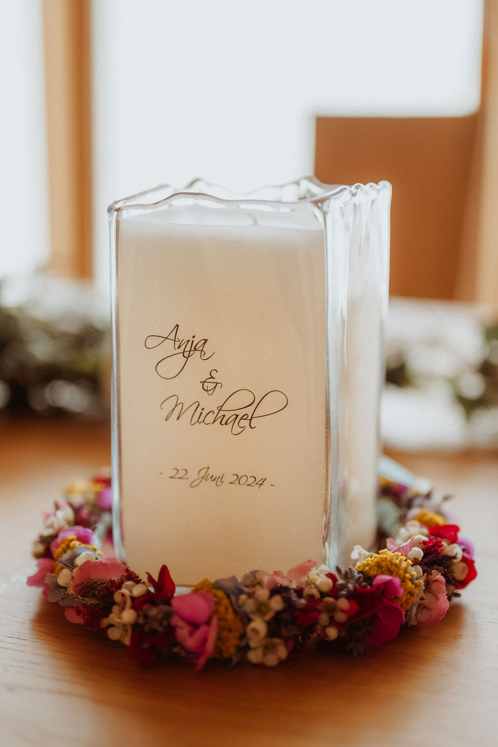 Lieber Kurt, auf diesem Weg möchten wir uns nochmal ganz herzlich für unsere Hochzeitskerze bedanken ! Sie ist WUNDERSCHÖN ! Glg Michi und Anja