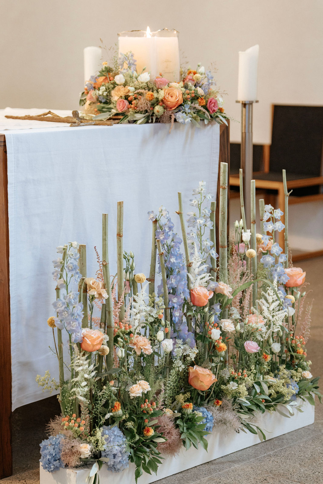 Hallo, anbei Bilder unserer Hochzeitskerze - sie war natürlich ein absoluter Blickfang. perfekt floral in Szene gesetzt vom Stiftsatelier Baumgartenberg. Danke nochmal für die tolle Arbeit ! LG Viktoria