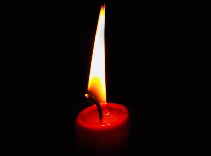 tausende von kerzen kann man am licht einer kerze anzünden ohne dass ihr licht schwächer wird. freude nimmt nicht ab, wenn sie geteilt wird.  