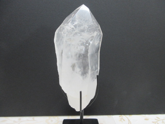 ★レムリアン水晶　６２１ｇ（アイアンスタンド付き）